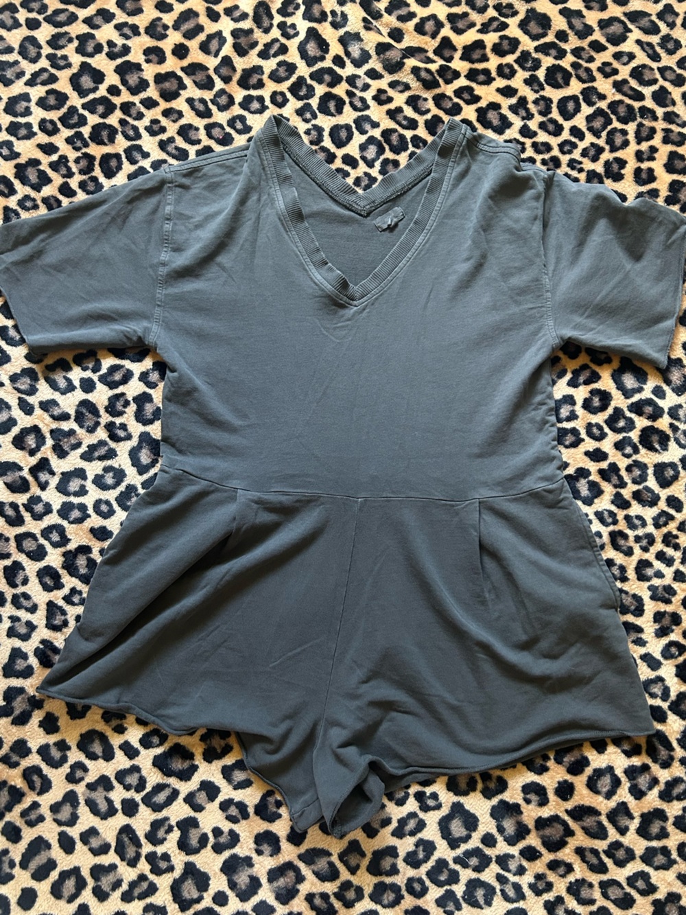 Aerie Charcoal Gray V-Neck Short Sleeve Womens Romper size S